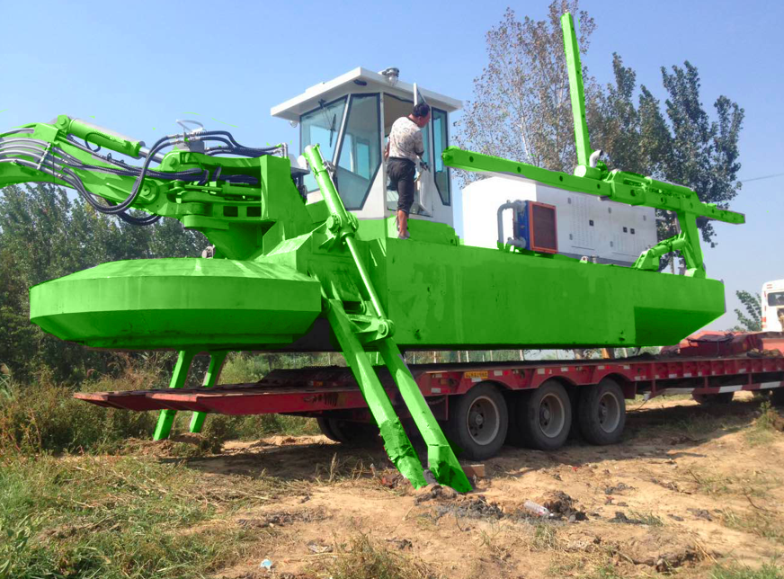 amphibious dredger machine