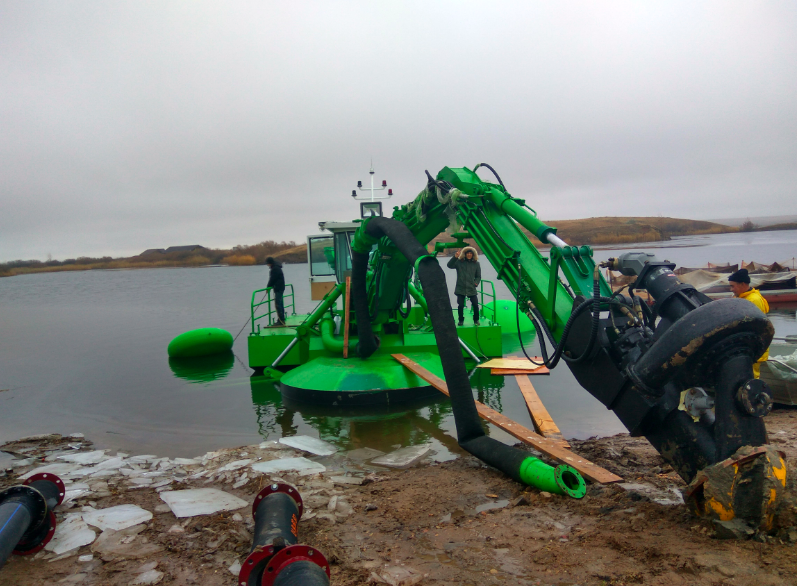 amphibious dredger machine