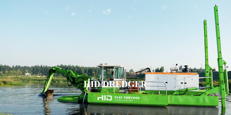 amphibious dredger