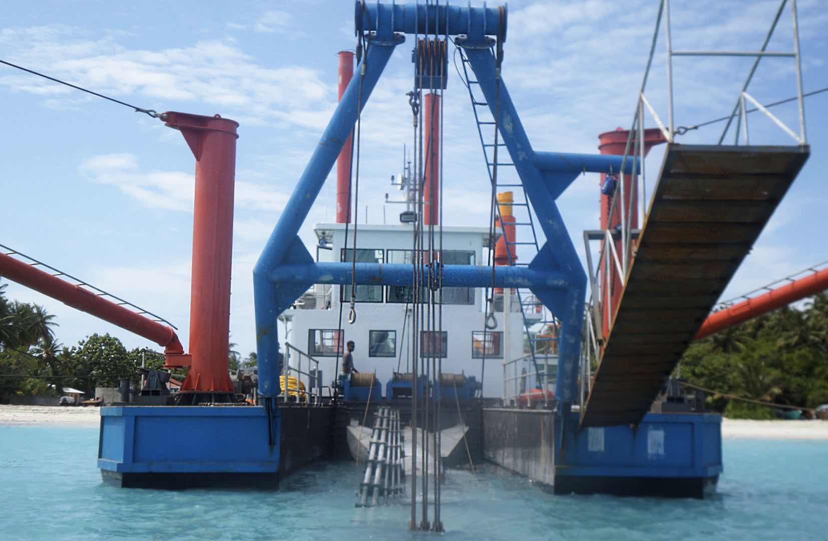 HID cutter suction dredger working in the Maldives