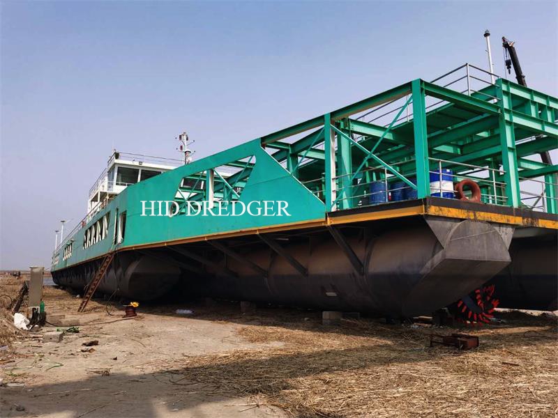China′s First Tin Ore Mining Dredger with 95m Length for Sea Mining Dredging Factory