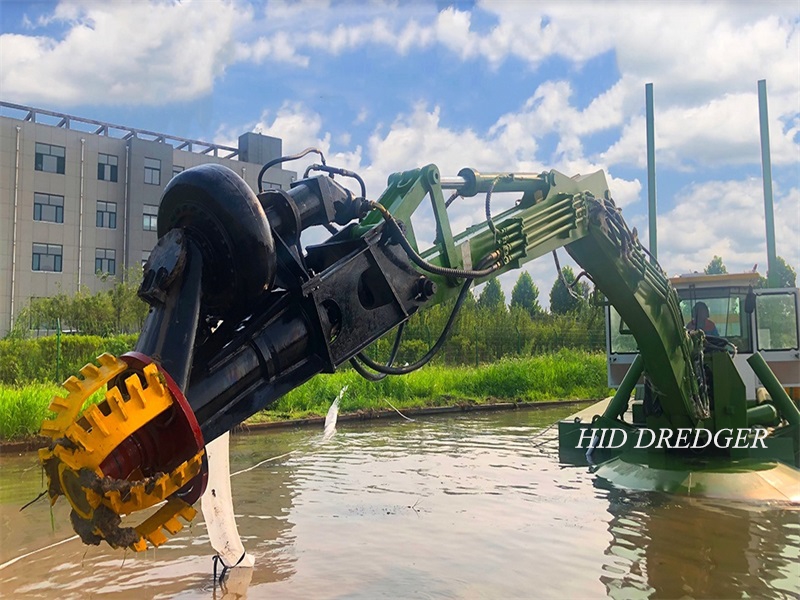 Amphibienbagger mit 600 m3 / h zum Ausbaggern von Flüssen