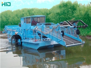 Barca di salvataggio dei rifiuti in fiume e lago