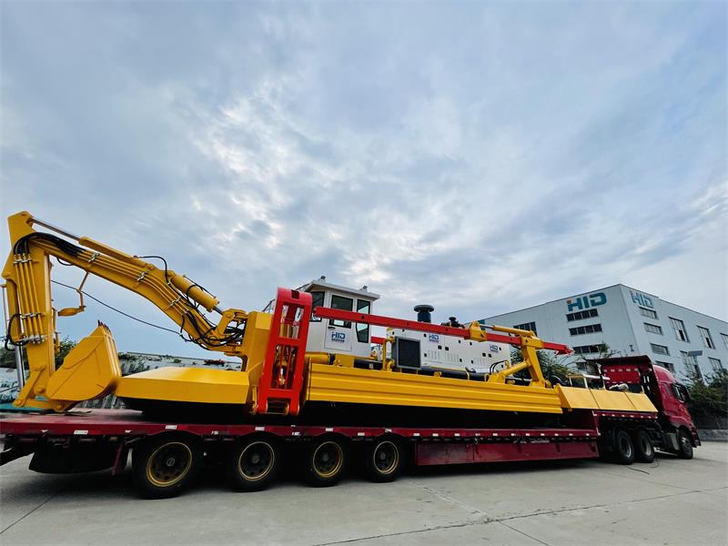 amphibious dredger