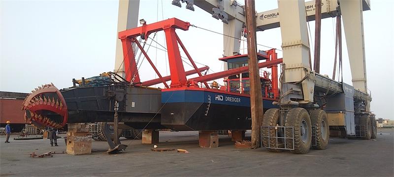 dredger machine