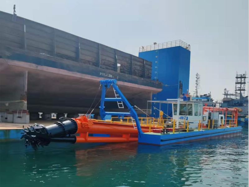 Drague suceuse à coupeur de 10 pouces pour le développement du port de dragage de sable de mer aux EAU