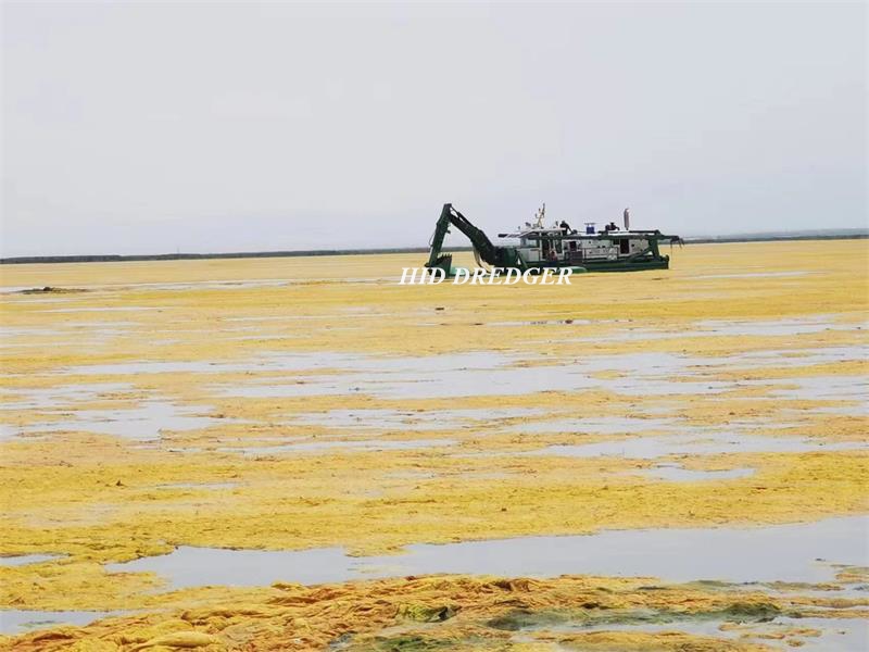 amphibious dredger