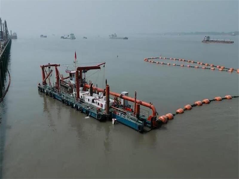 Китай Землесосный снаряд с пропускной способностью 4500 м3 / ч для дноуглубительных работ на реке Янцзы, производитель