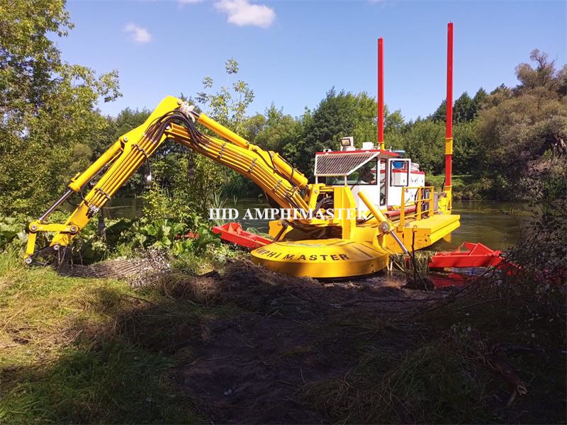 amphibious dredger