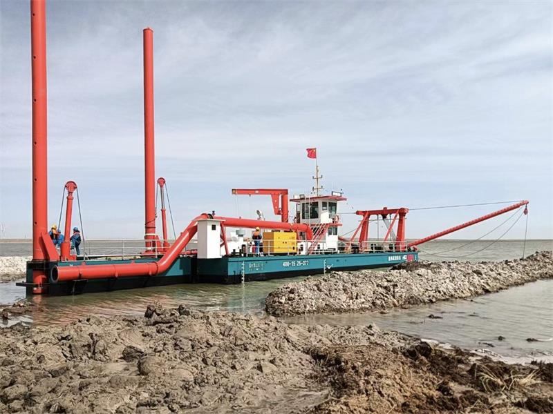 dredge vessel