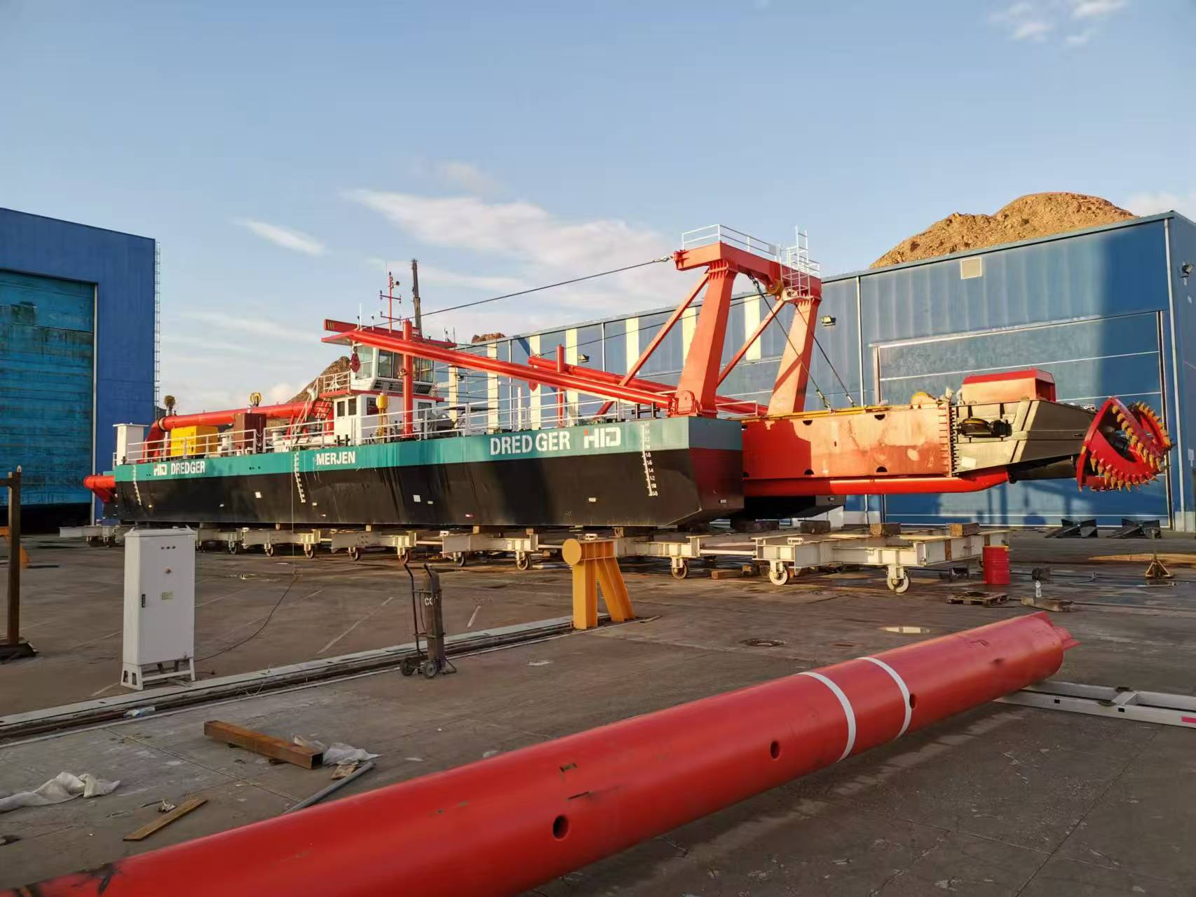 HID cutter suction dredger working in the Maldives