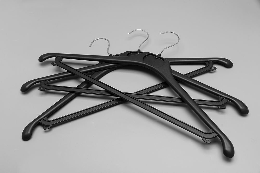 Large Plastic Suit Hanger for Men’s Jackets & Suits