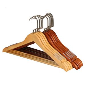 Percha de madera para chaquetas de mujer