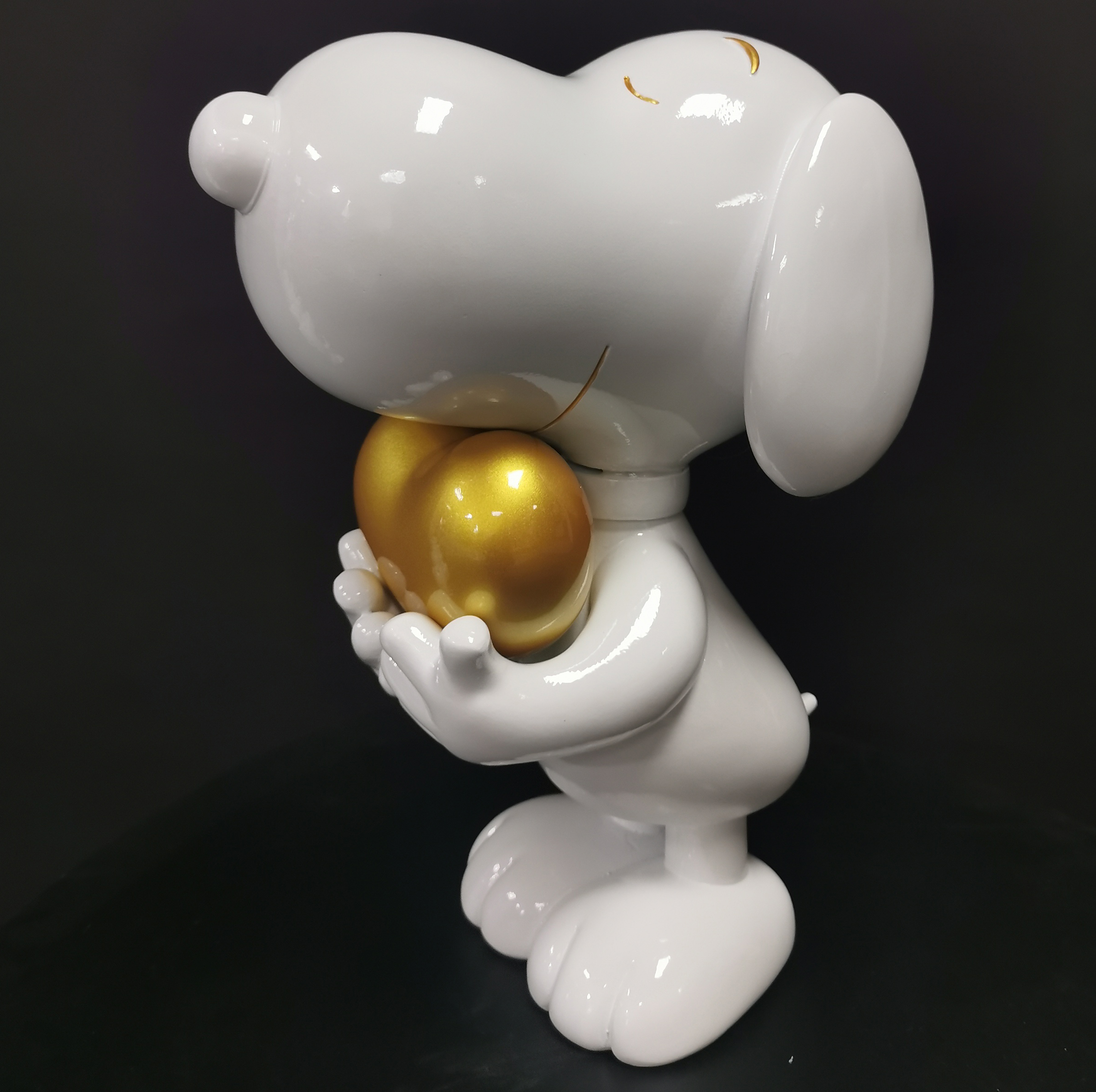 Snoopy Heart cartoon design fiberglass statue art design