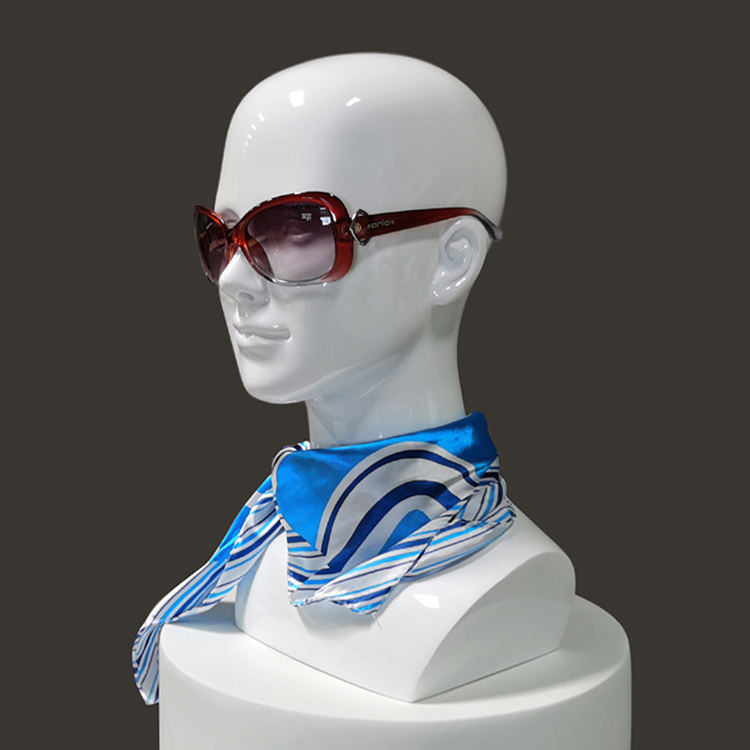 Display per testa femminile in fibra di vetro bianca lucida Occhiali da sole e cappello