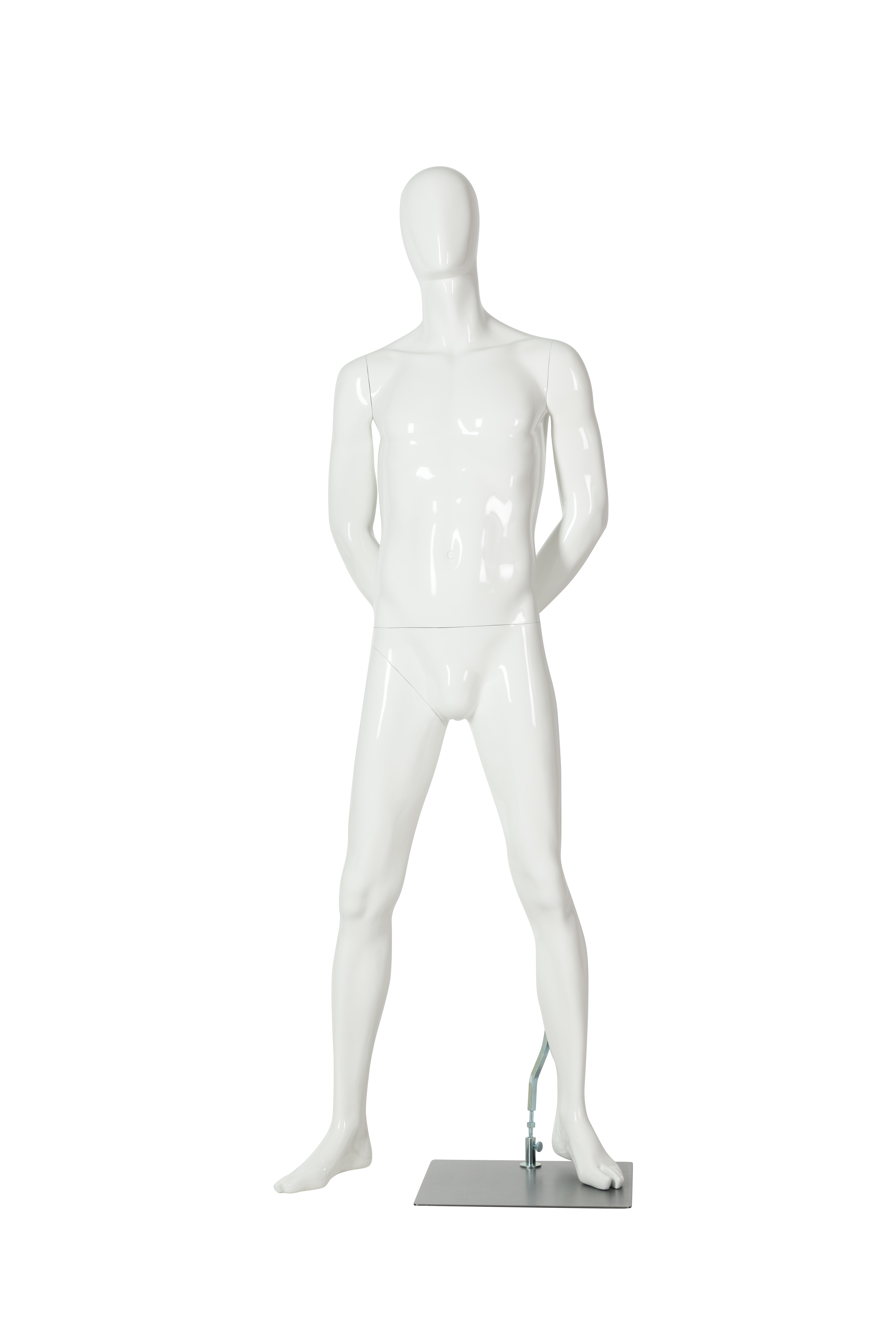 Mannequin homme avec les mains derrière le dos