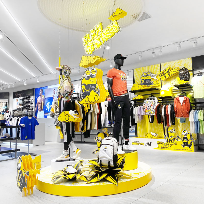 Immersive Visual Merchandising Display