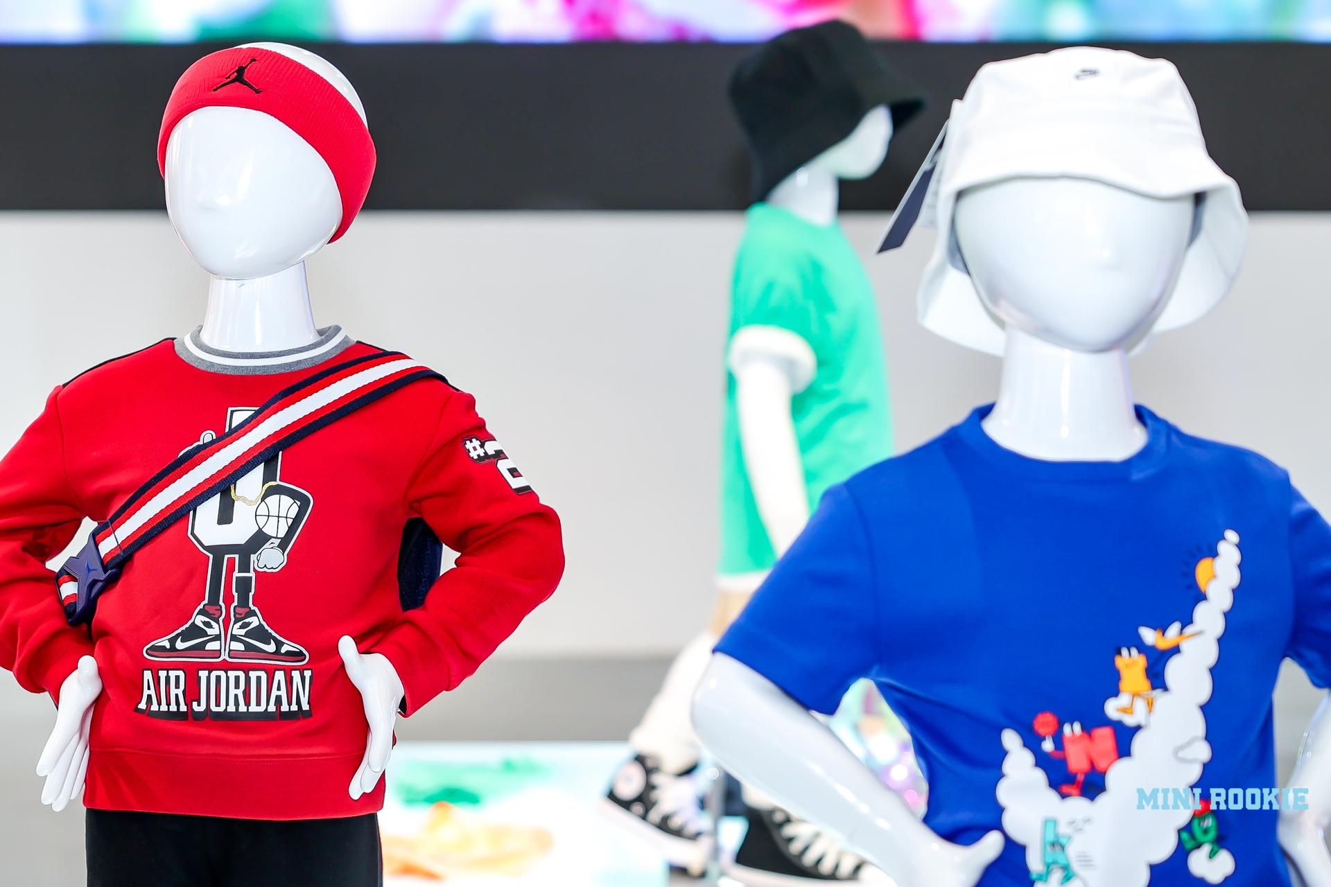 Bold Displays for Young Style Icons