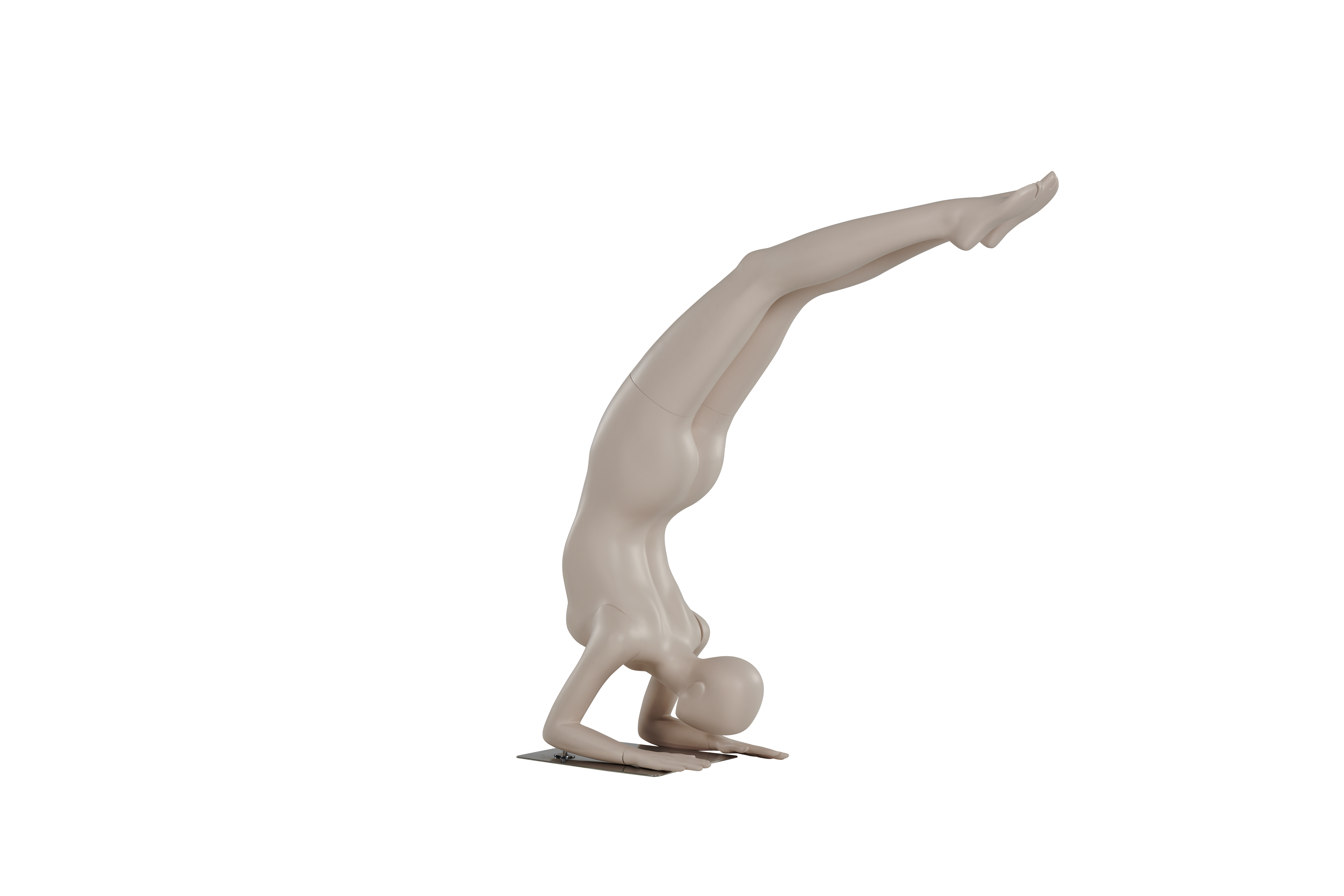 Maniquí femenino en pose de escorpión de yoga
