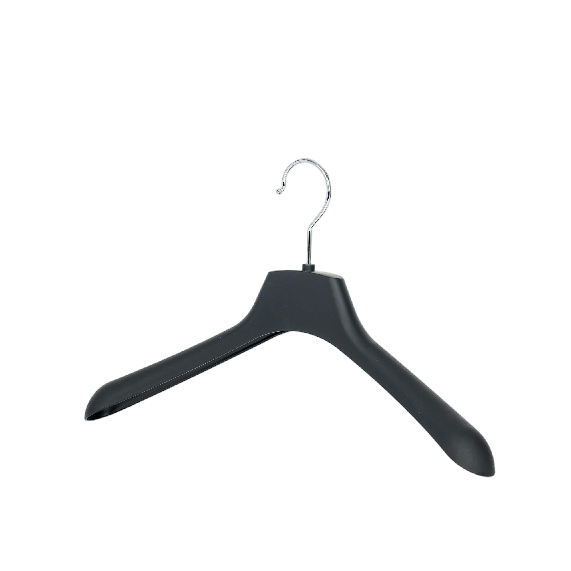 プラスチック製の黒い洋服ハンガー