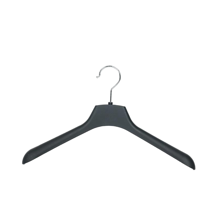 プラスチック製の黒い洋服ハンガー