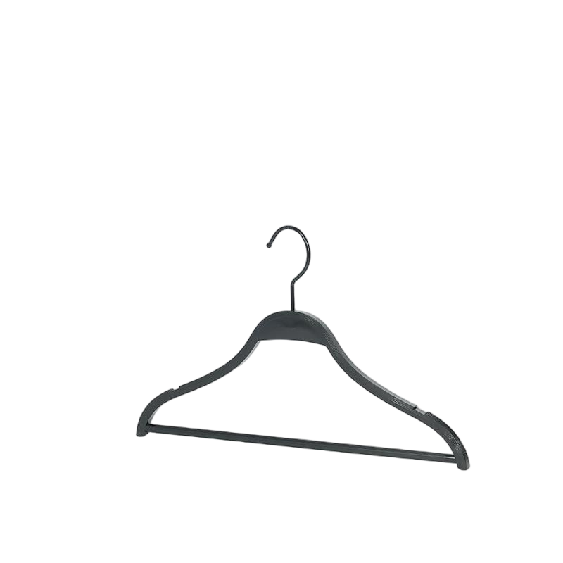 Percha de plástico negra con ranuras antideslizantes: ideal para tiendas y uso doméstico.