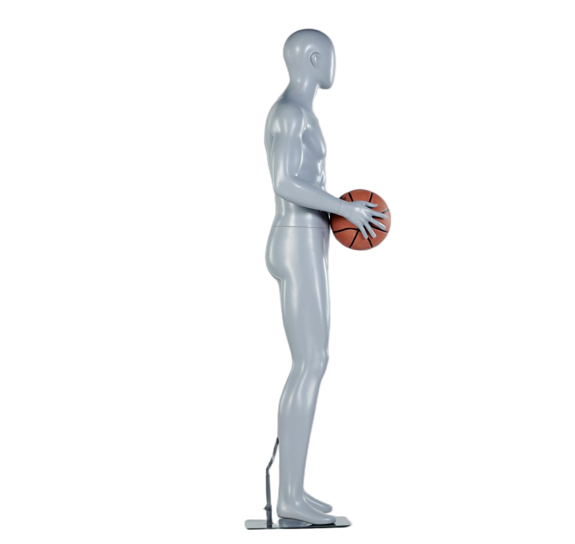 Manequim masculino segurando basquete