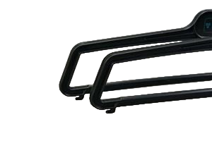 Cintres en plastique noir Cabides pour vêtements