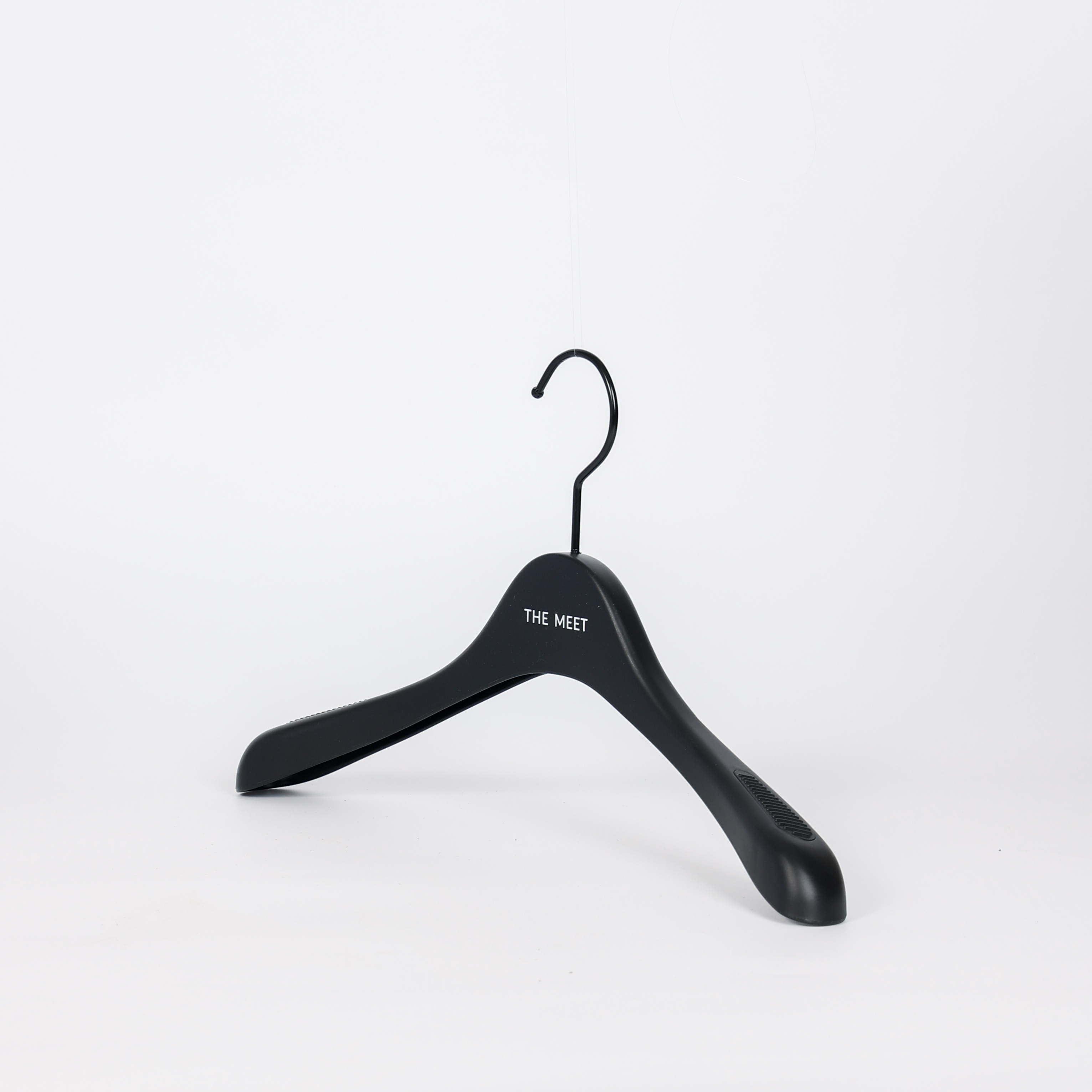 Percha de hombro ancha negra