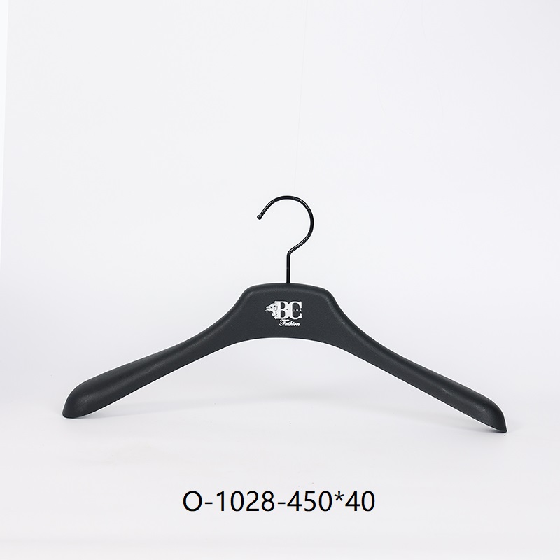 Percha para trajes de hombros anchos