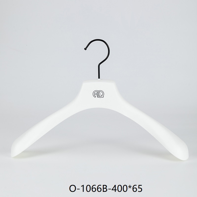 Percha para traje con hombros anchos