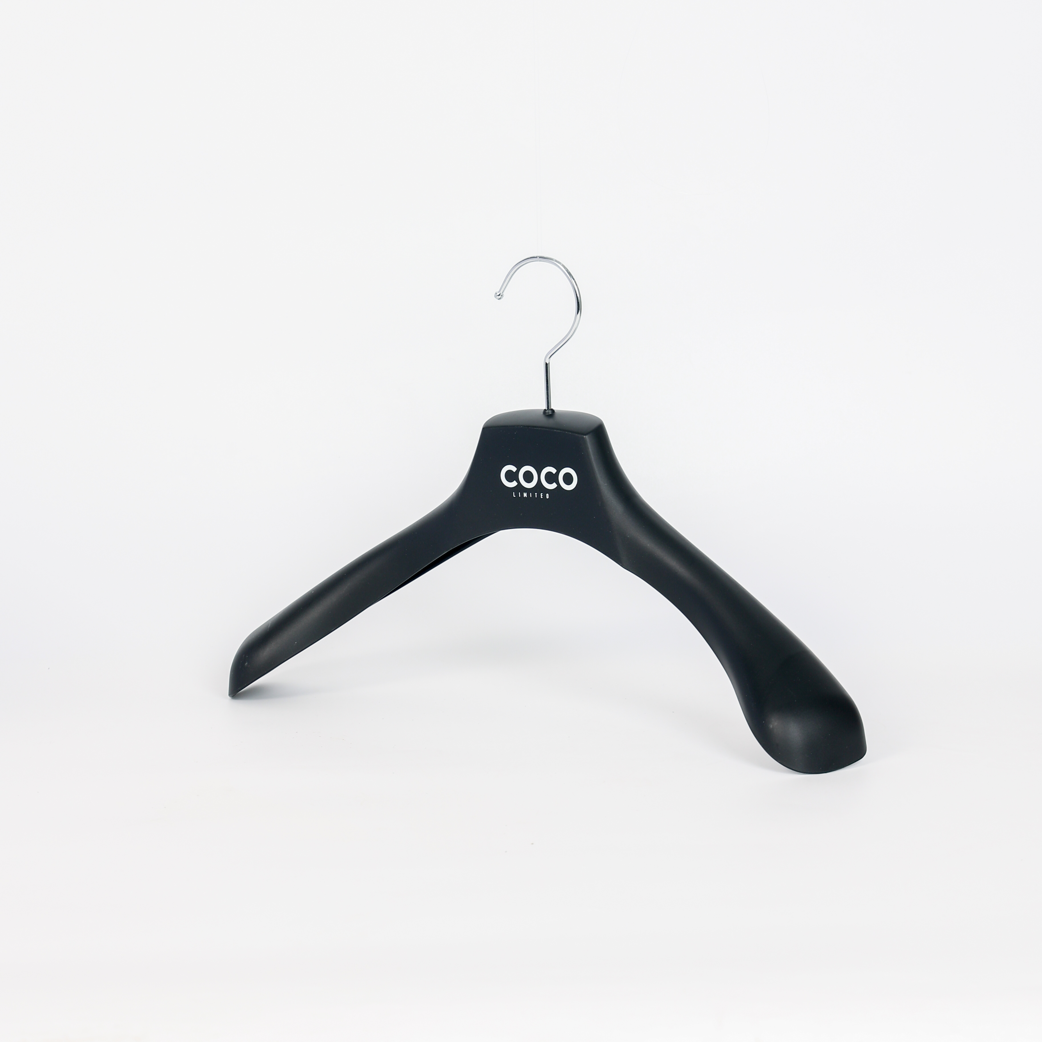 Percha para traje con hombros anchos