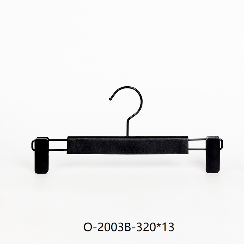 Percha para pantalones negros