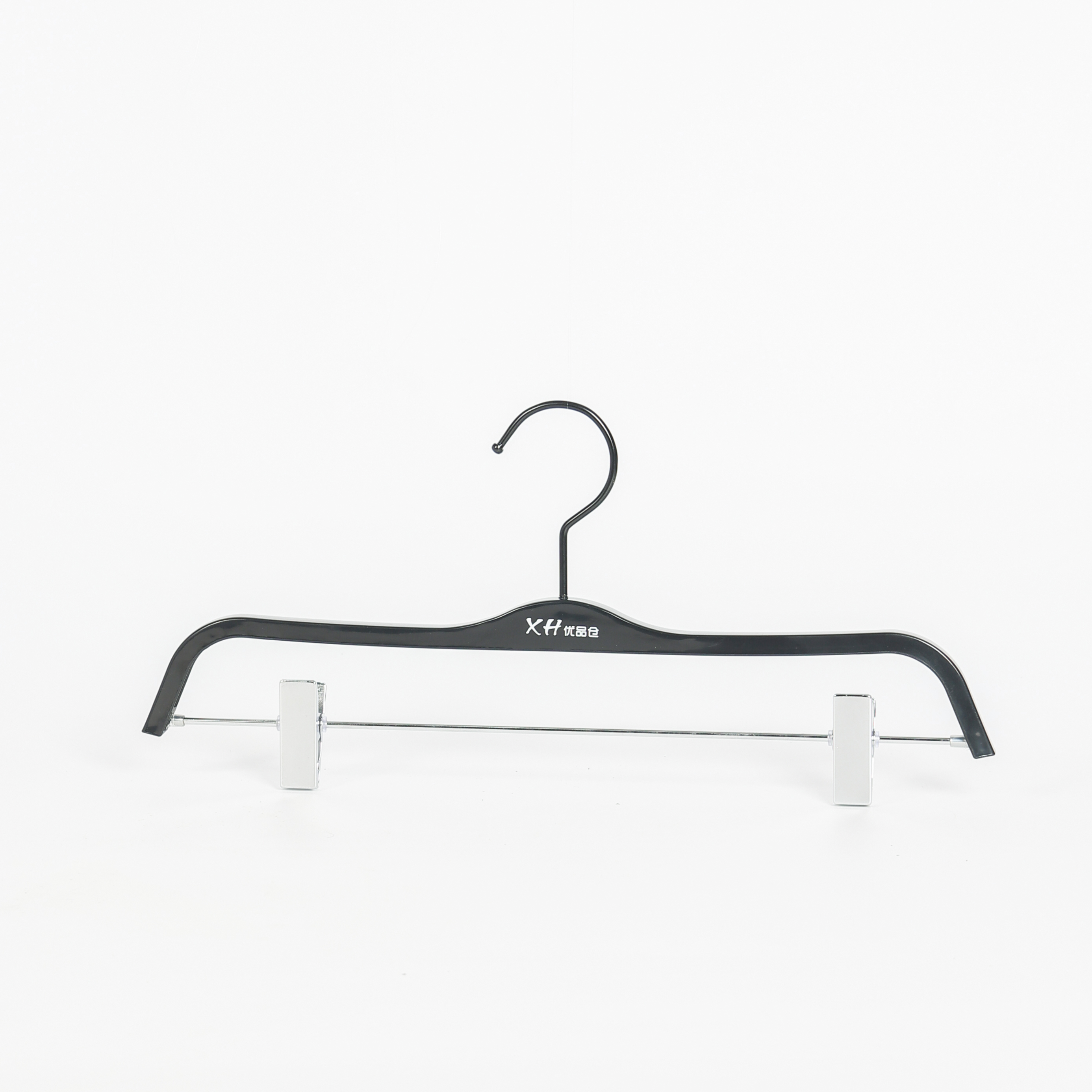 Percha de plástico negra para pantalones con pinzas
