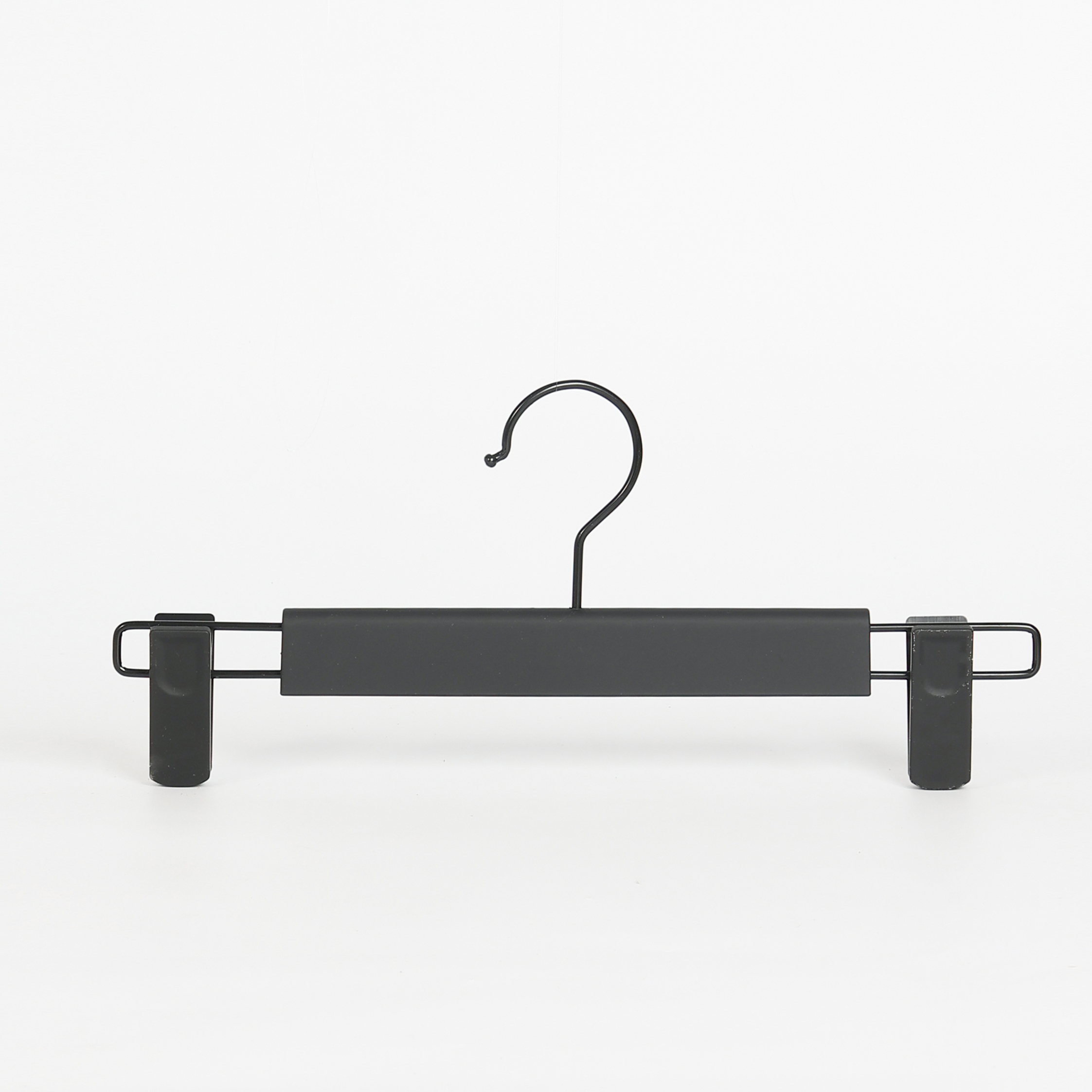 Percha para pantalones y faldas negras con pinzas antideslizantes