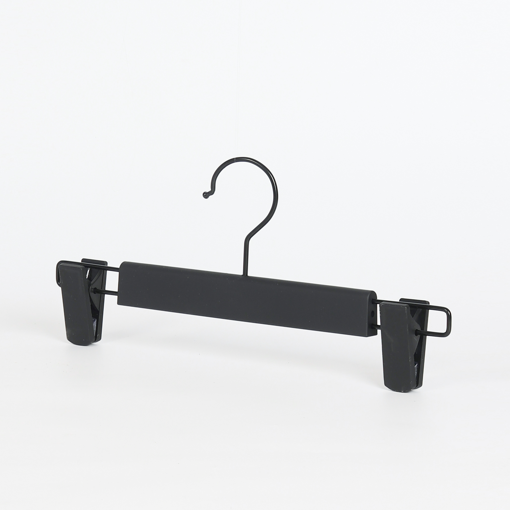 Percha para pantalones y faldas negras con pinzas antideslizantes