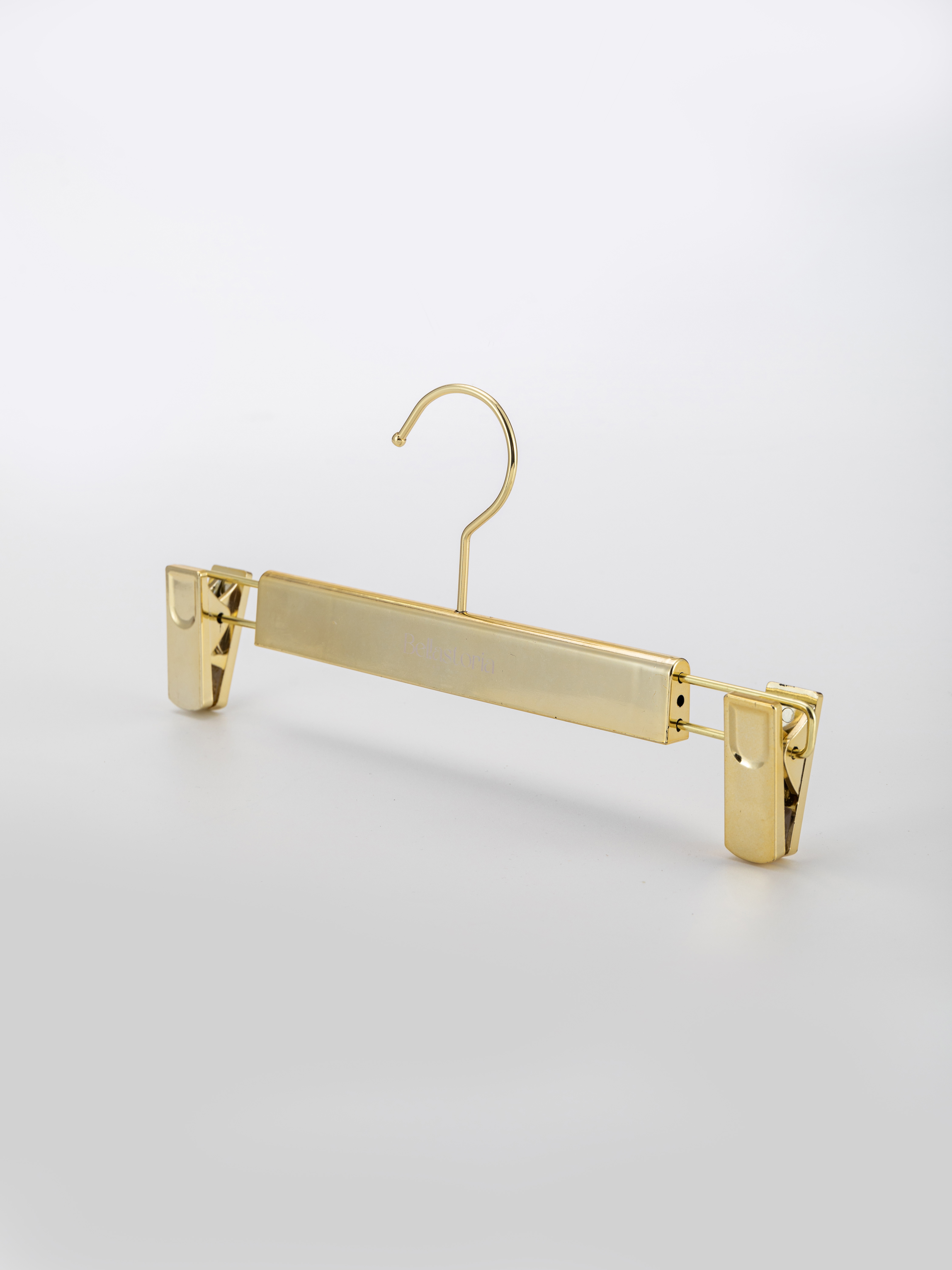 Percha de metal dorado de primera calidad con pinzas