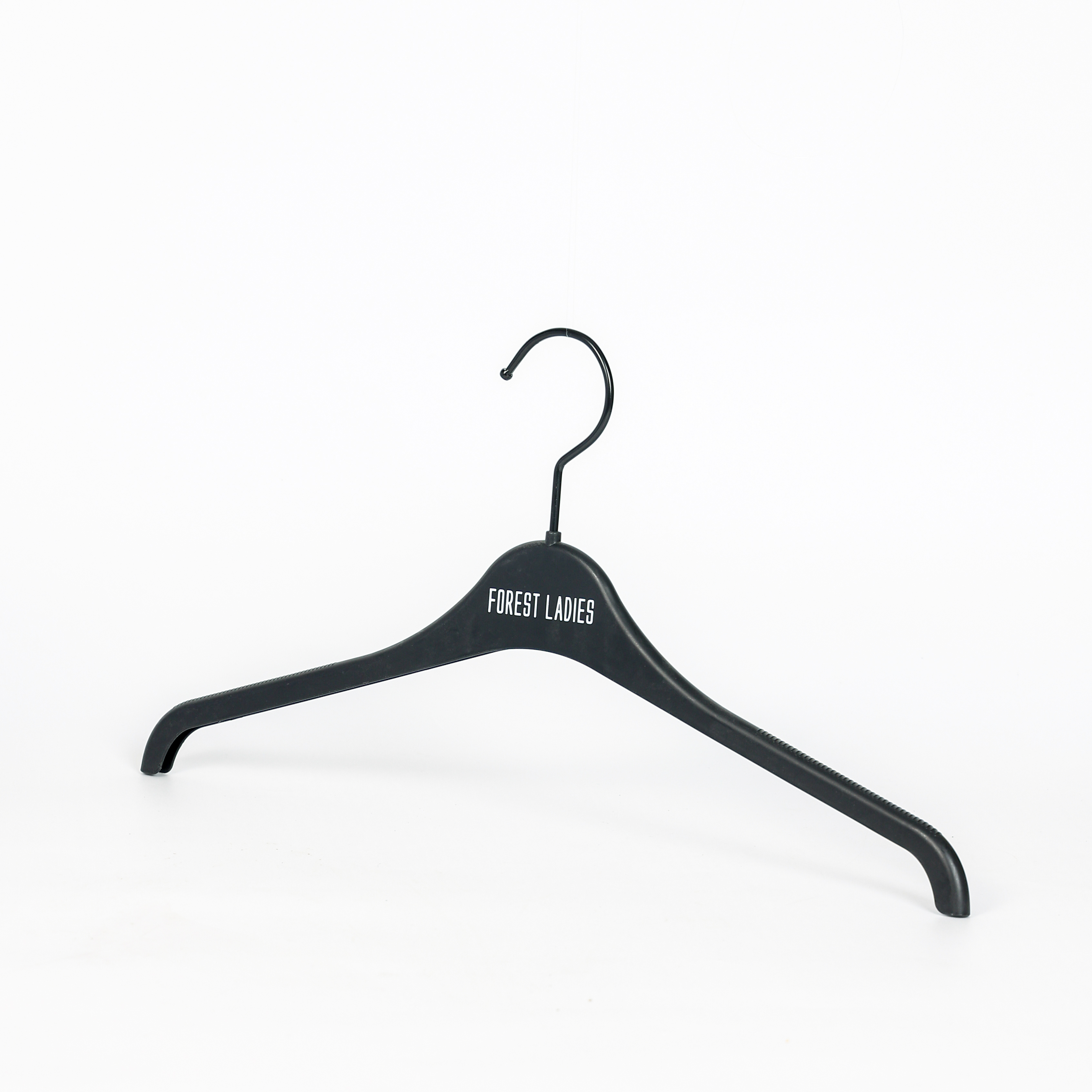 Cabide antiderrapante minimalista preto com perfil fino