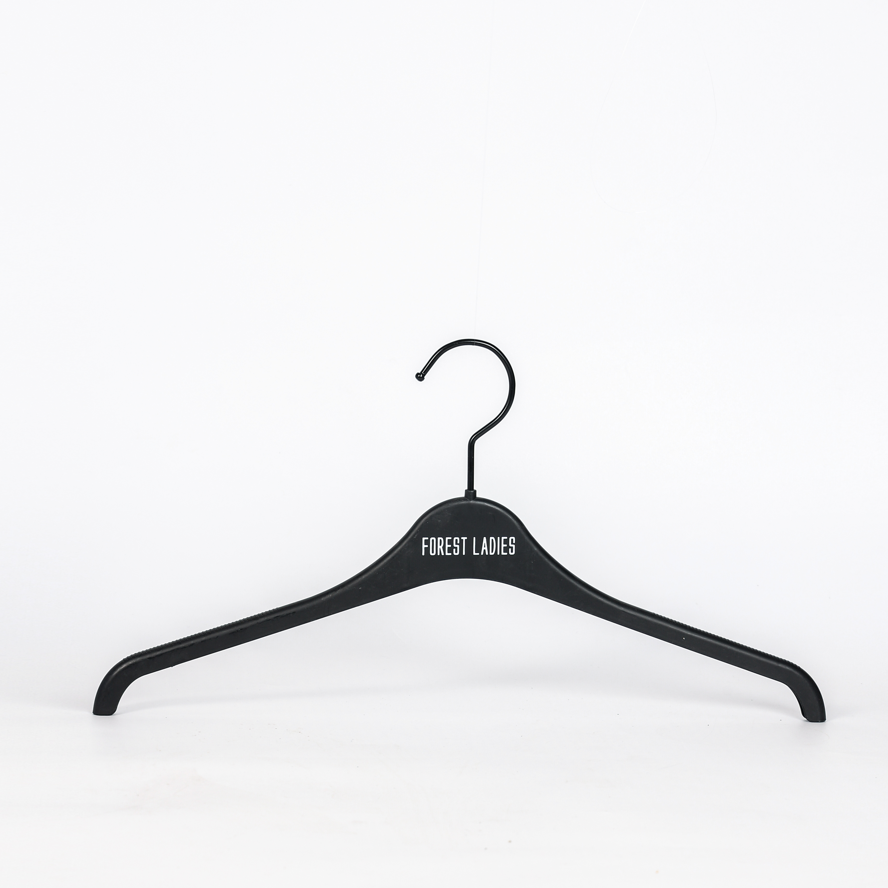 Cabide antiderrapante minimalista preto com perfil fino
