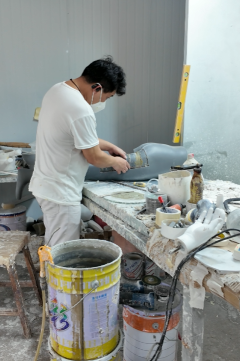 One day in our workshop handcrafting mannequins, one detail at a time