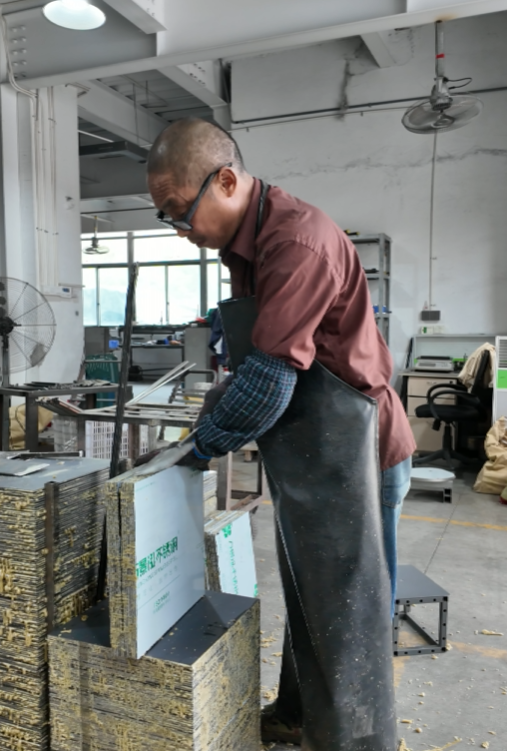 Workers are making the base of the mannequin model