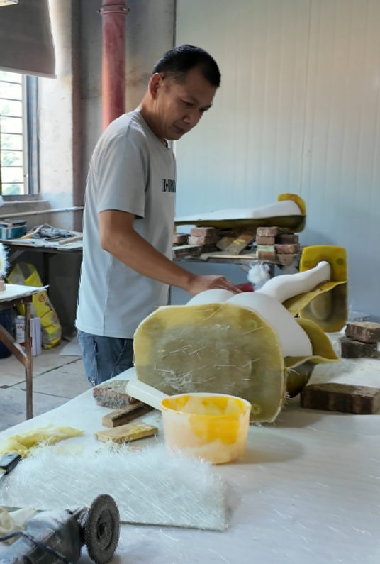 Daily video sharing of the dummy model factory