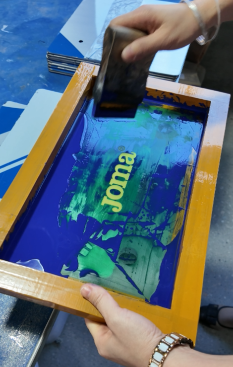 The entire process of printing the logo on the dummy model base.