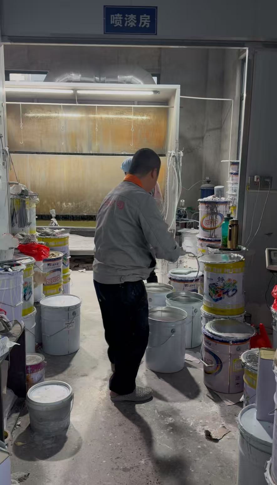 The colors fit closely together, and every stroke is an elevation of texture and detail