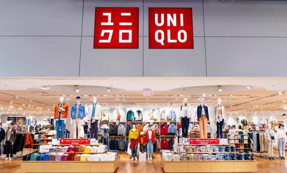 Why Did UNIQLO Choose HEXING DISPLAY for Its Mannequin Partnership?