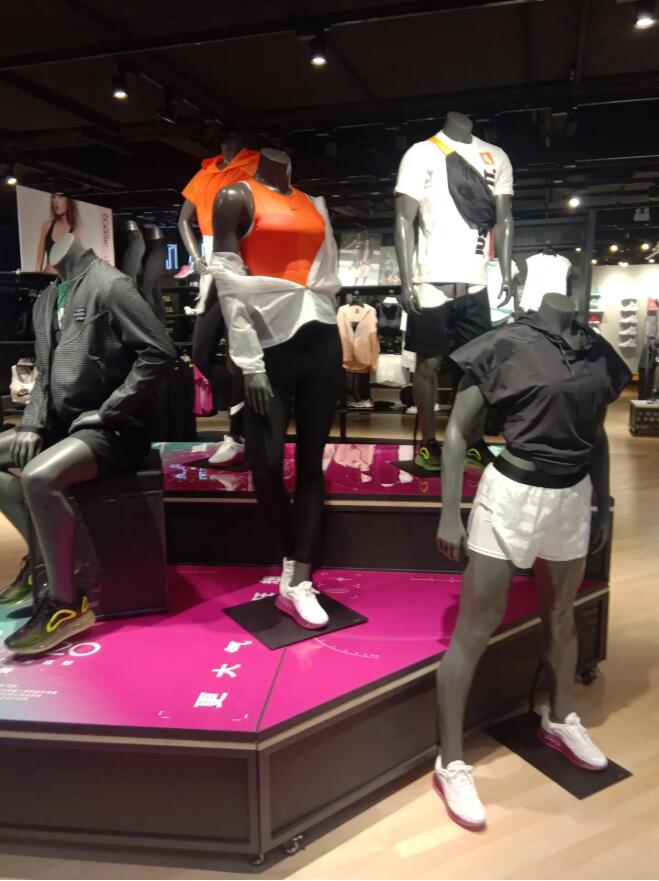 sports mannequins