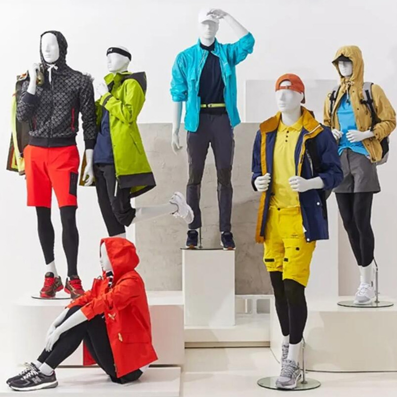 In che modo gli espositori con manichini smontati stanno ridefinendo lo storytelling al dettaglio?