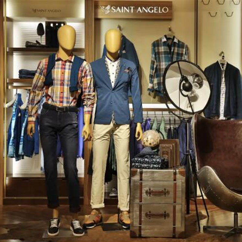 How Do Strategic Mannequin Choices Shape Retail Success in Fashion and Sports?