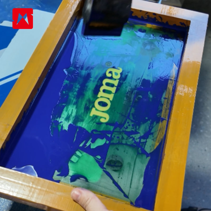 The entire process of printing the logo on the dummy model base.