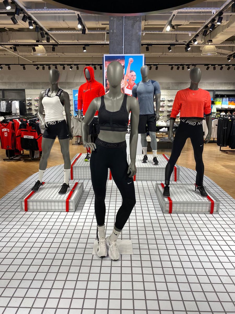 sports mannequins